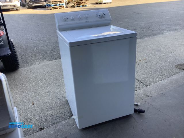 Lot 2-96846 - Electric Free Standing Maytag LAV3600AWW Washer