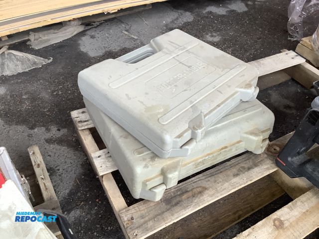 Lot 2-64205 - Porter Cable Brad Nailer &amp; Porter Cable Finish Nailer