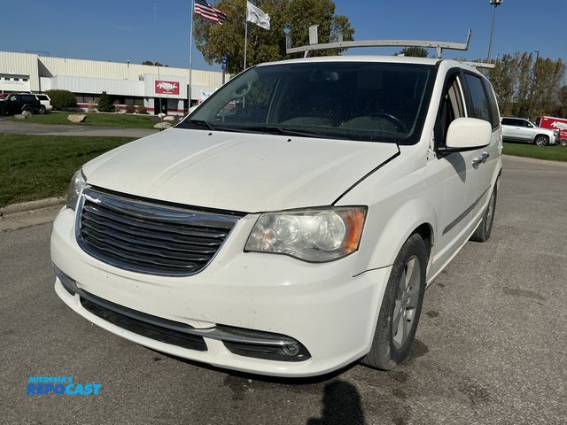 Lot 2-67228 - 2013 Chrysler Town&amp;Country Touring Mini Van FWD