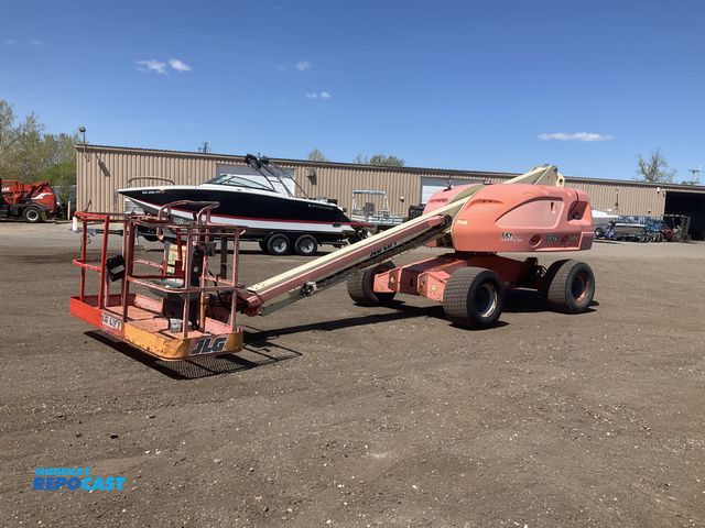 Lot 2-43414 - 2001 JLG 400S Platform Lift