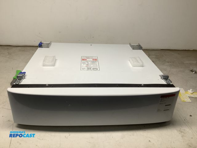 Lot 2-55288 - GE GFR0728SNWW Laundry 7” RightHeight Riser