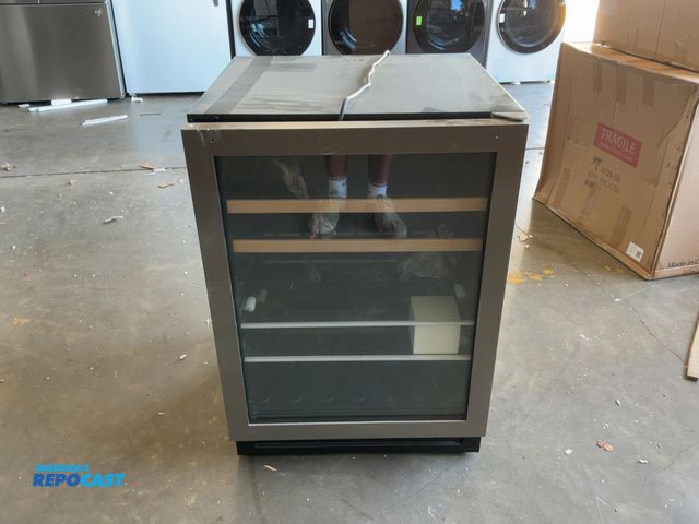Lot 2-67718 - Scratch & Dent Vinotemp EL-24THWB 16-Bottle and 106-Can Beverage Cooler