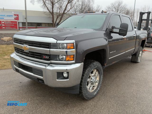 Lot 2-43423 - 2015 Chevrolet Silverado 2500 HD Crew Cab Short Box Pickup Truck 4x4