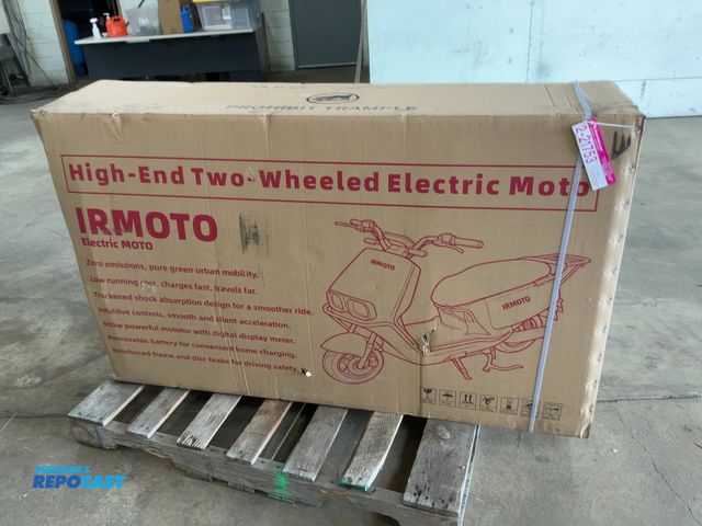 Lot 2-21753 - New SDLANCH IRMOTO Electric Scooter, Battery Operated, 600 Watt Electric Motor, Disc Brake, New in B...