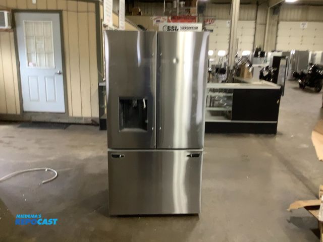 Lot 2-55259 - Scratch & Dent Free Standing LG LCFC26XSS /01 Refrigerator/Freezer