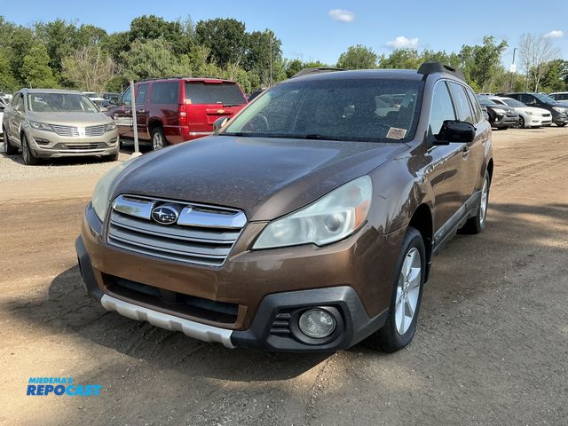 Lot 2-18557 - 2013 Subaru Outback Limited SUV AWD