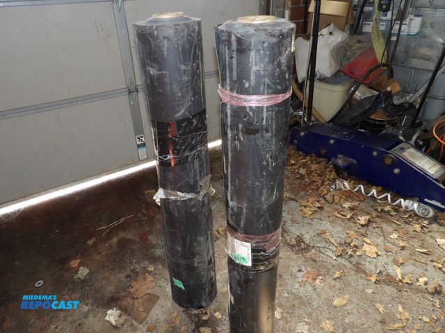 Lot 2-53108 - lot of (2) new rubber rolls, 4' x 25' mass loaded vinyl (mlv), 100sq ft each #MLV01X100