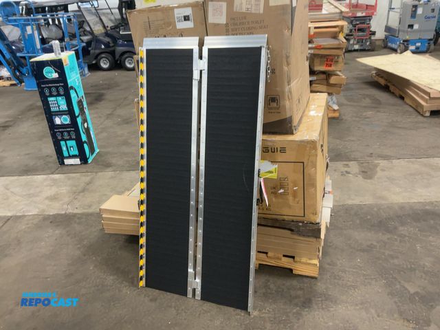 Lot 2-23379 - Vevor Aluminum Ramp, folds in half, has grip tape, 5’ long, 29” overall width