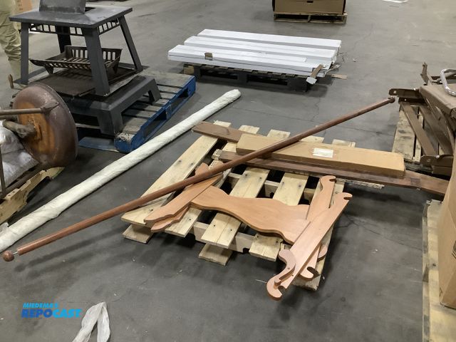 Lot 2-35033 - Wooden quilt rack