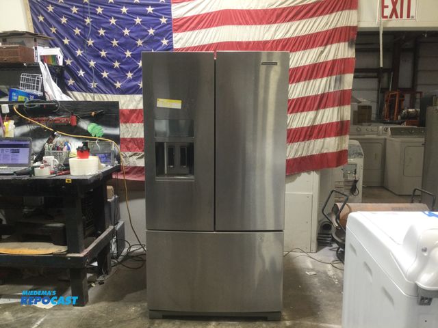 Lot 2-56658 - kitchenAid Preserva french door Refrigerator/Freezer food care system
auto humidity control
fresh fl...