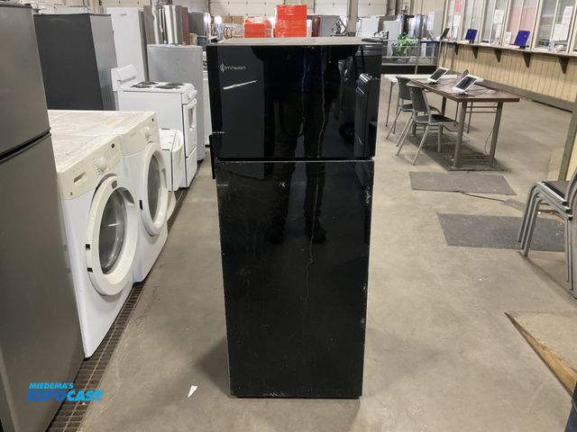 Lot 2-63168 - Electric Free Standing InVision 140-2713 Refrigerator/Freezer