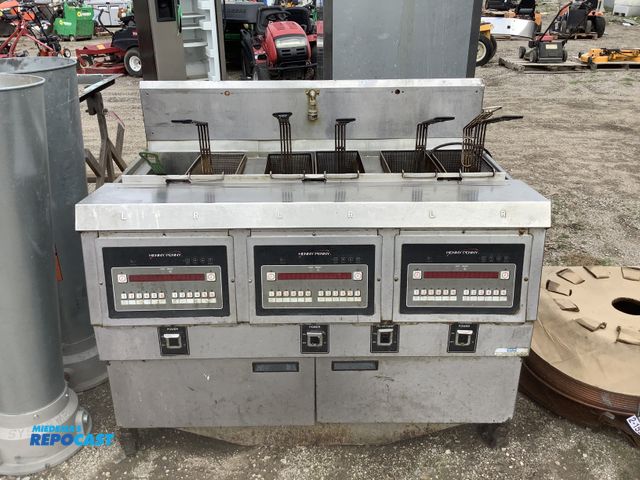 Lot 2-93780 - Henny Penny 3-Fryer Unit