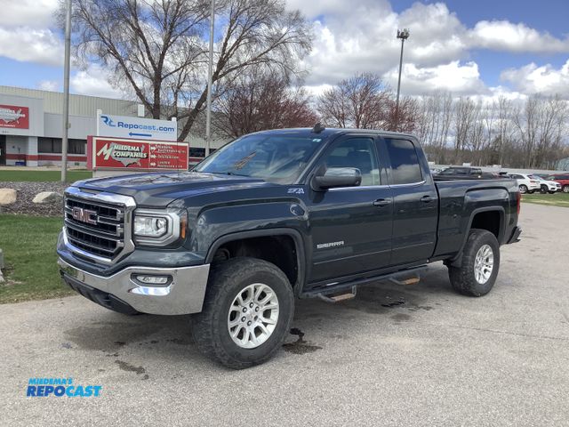 Lot 2-53500 - 2017 GMC Sierra 1500 SLE Double Cab Standard Box Pickup Truck 4x4