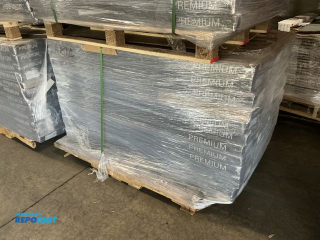 Lot 2-99227 - Skid lot of montreux serene aria waterproof flooring 7.6”x54.33” (8 per box)
