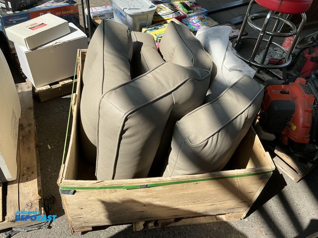 Lot 2-99108 - Crate of (6) Taupe RV Sofa Cushions