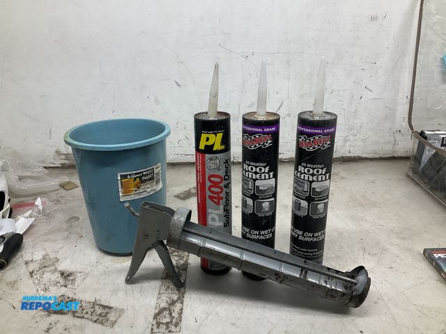 Lot 2-67869 - XL caulk gun with 3 tubes