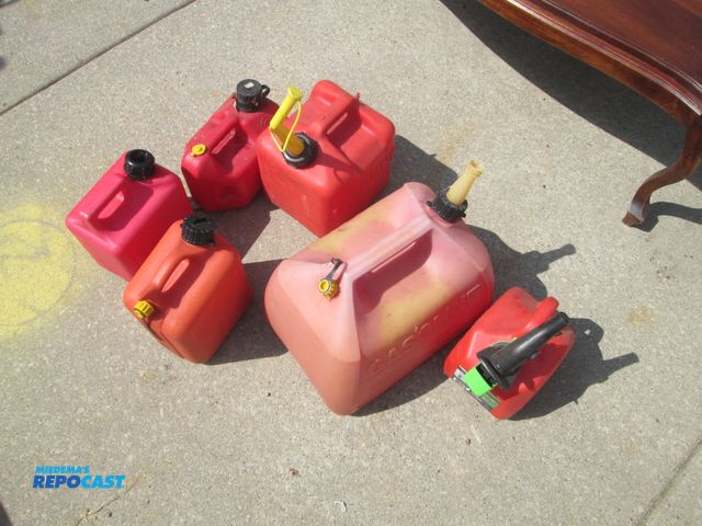 Lot 2-59083 - (6) plastic fuel/gas cans - 1 gal to 5 gal
