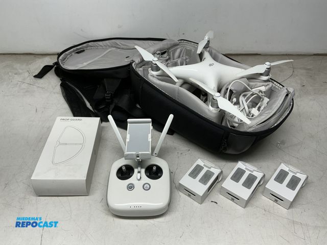 Lot 2-74701 - DJI Phantom 4 Quadcopter Drone