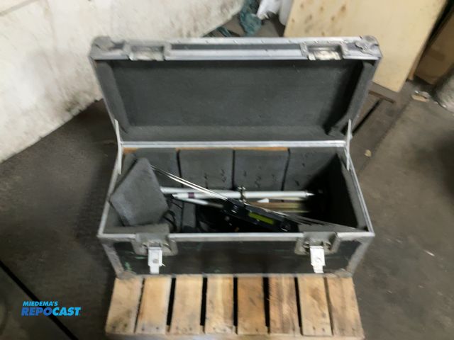 Lot 2-11206 - Working Short range FM transmitter with an antenna for drive in movies and more