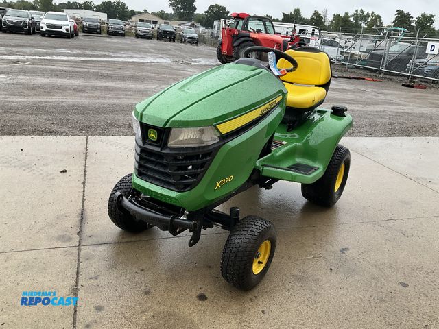 Lot 2-31176 - 2024 John Deere X370 Tractor Riding Lawn Mower