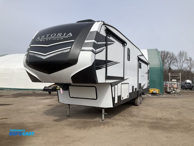 Lot 2-44839 - 2021 Keystone Dutchman Astoria 3173RLP 5th Wheel Travel Trailer