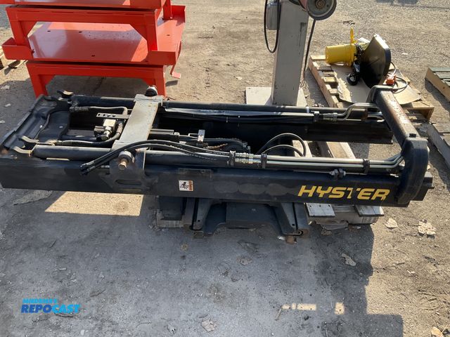 Lot 2-67422 - hyster 3 stage forklift mast with sideshift main cylinder was rebuilt before being decommissioned 6,...