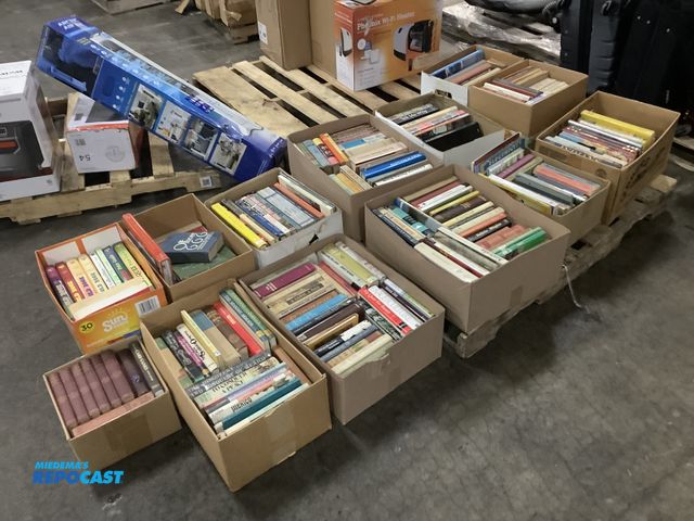 Lot 2-93424 - Large lot of estate books.