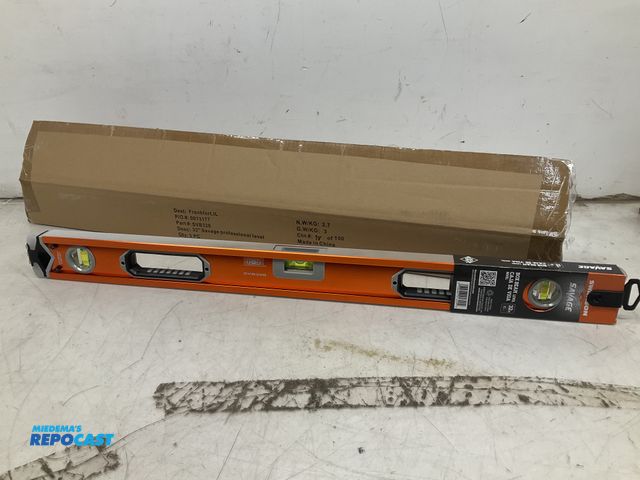 Lot 2-92193 - 3 Swanson SVB320 Savage Professional 32” Level