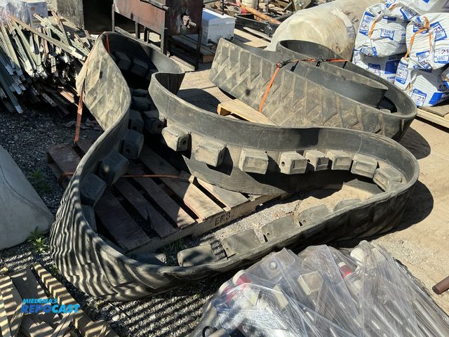 Lot 2-75303 - Paver Track for industrial machinery
