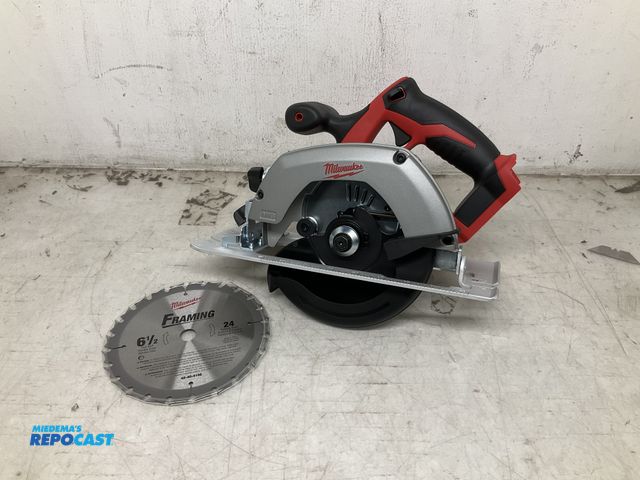 Lot 2-25865 - Milwaukee 2630-20 M18 cordless 6-1/2” circular saw