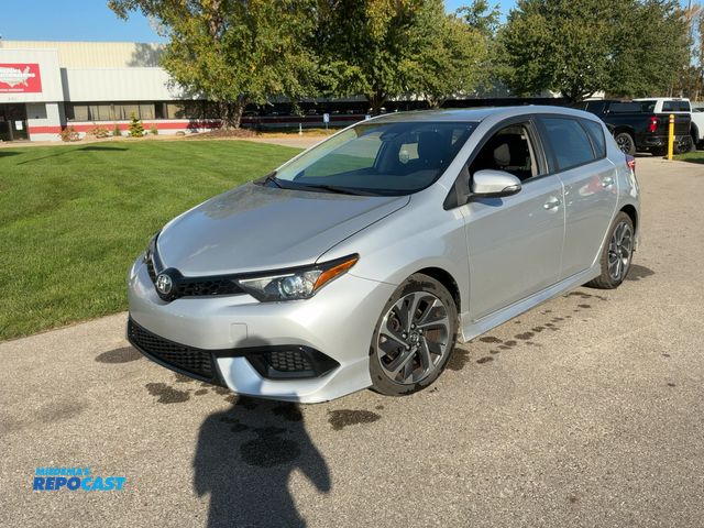 Lot 2-41644 - 2017 Toyota Corolla iM 6M Hatchback FWD