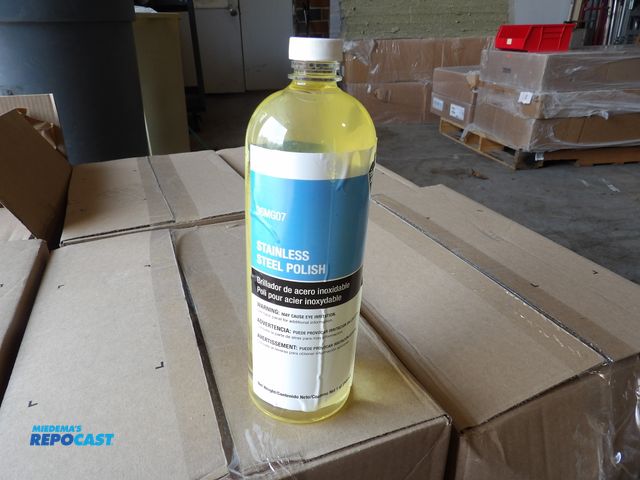 Lot 2-51068 - lot of 60 tough guy stainless steel cleaner/polish, trigger spray bottle, 32oz each, 3 boxes with 20...