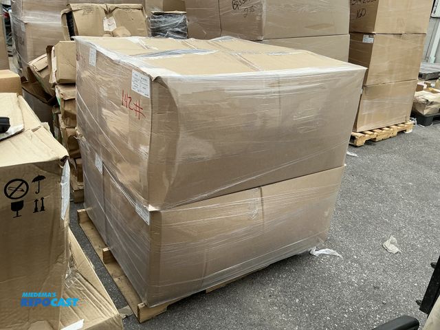 Lot 2-24734 - (4 boxes) of 38" x7.5" 3/16 3rd web Bubble Bags, 275 per box