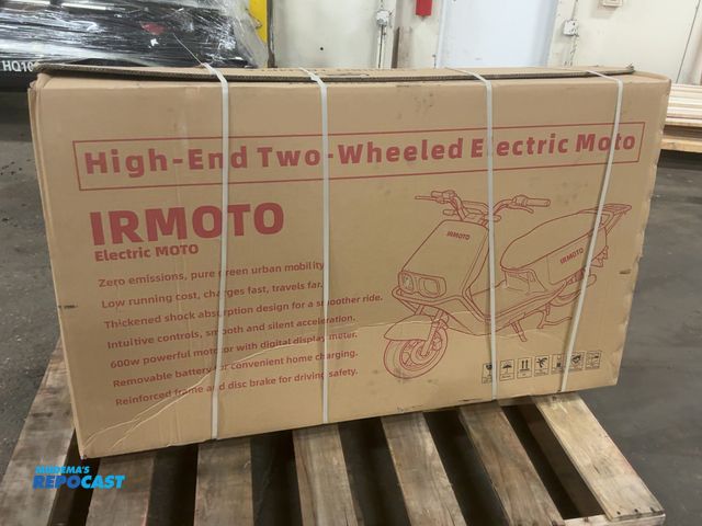 Lot 2-41614 - New SDLANCH IRMOTO Electric Scooter, Battery Operated, 600 Watt Electric Motor, Disc Brake, New in B...