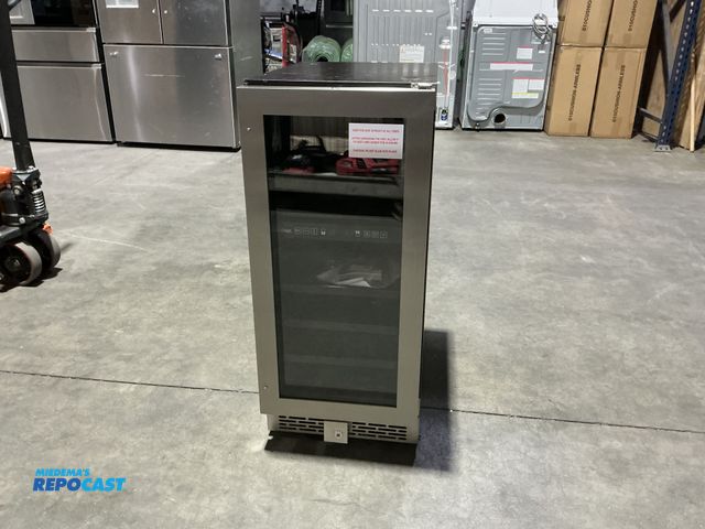 Lot 2-22642 - Scratch & Dent Vinotemp VT-OUTDR15GD 19 -Bottles Stainless Steel Dual Zone Cooling Outdoor Wine Cool...