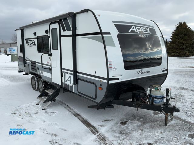 Lot 2-43513 - 2021 Apex M-208 BHS Camper Travel Trailer