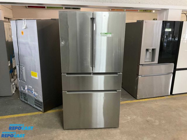 Lot 2-60945 - Scratch & Dent Free Standing Bosch B36CL80ENS Refrigerator/Freezer