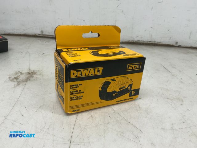 Lot 2-11448 - DeWalt DCB205 Lithium Ion Battery