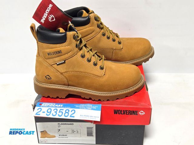 Lot 2-93582 - pair of new Wolverine Floorhand work boots, size 7, Men's.
