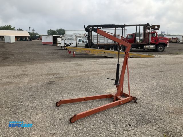 Lot 2-30164 - Foldable 2-ton engine hoist crane, manual hydraulic pump, 4 pin position boom extends out to 68”, in...