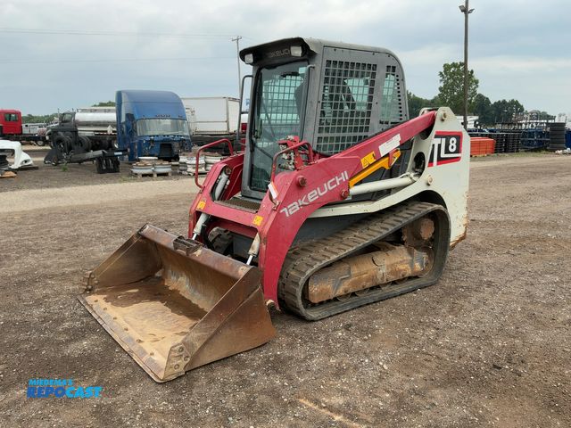 Lot 2-40124 - 2017 Takeuchi TL8 Track Skid Steer Loader