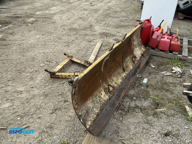 Lot 2-69357 - snow blade 7 feet wide including 2 picot cylinders