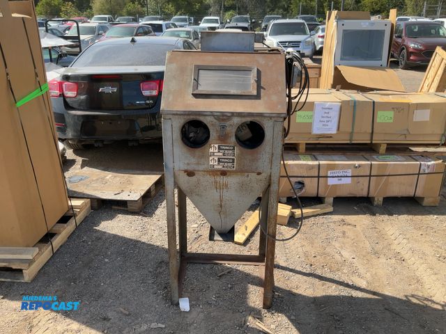 Lot 2-33326 - Trinco 24 Dry Blast Blasting Cabinet