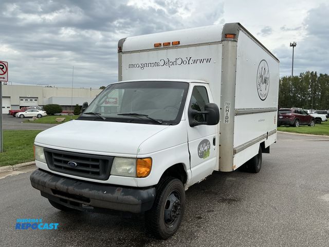 Lot 2-33429 - 2004 Ford E-350 Box Truck  RWD