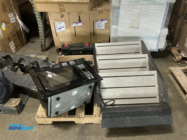 Lot 2-99513 - Skid lot of miscellaneous items including rv stairs, advent model#P90D23AL-G1-FR03(MW912B) microwave...
