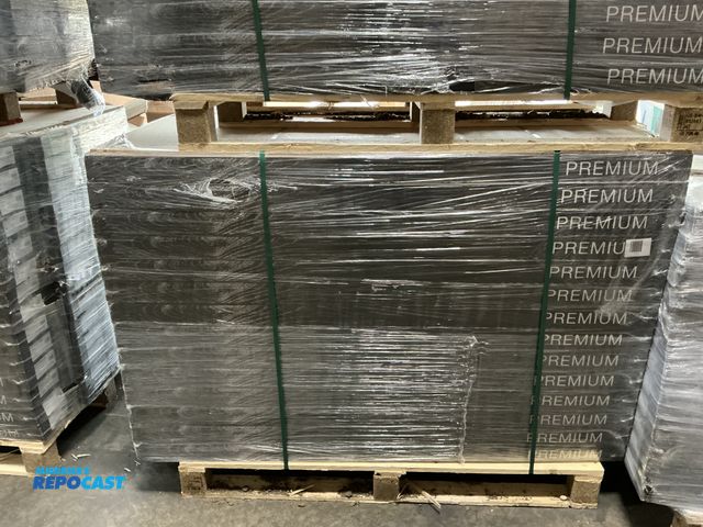 Lot 2-99237 - Skid lot of montreux serene crescendo waterproof flooring 7.6”x54.33” (8 per box)