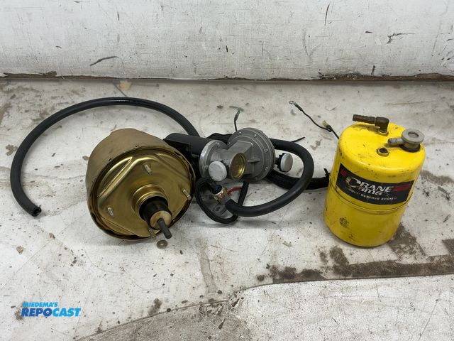 Lot 2-27345 - 12-volt vacuum pump with brake booster