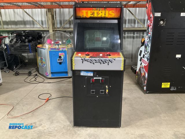 Lot 2-90902 - Atari Games Tetris Arcade Machine