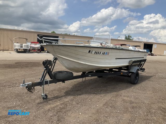 Lot 2-34616 - 1972 STARCRAFT Mariner 18FT Boat