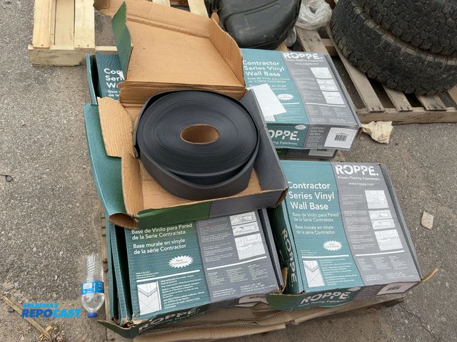 Lot 2-96091 - Skid lot of roppe contractor series vinyl floor base